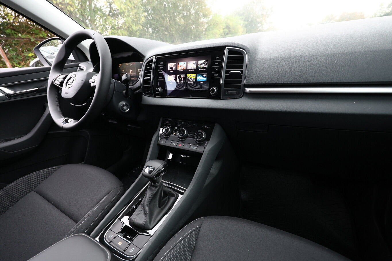 Skoda Karoq TSI 150 DSG Selec LED ACC Kessy VirC SunS 88092015 8