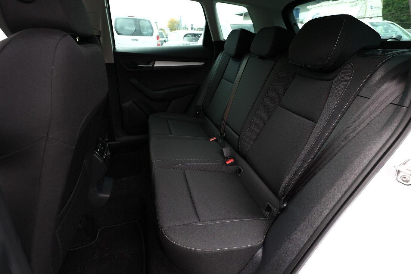Skoda Karoq TSI 150 DSG Selec LED ACC Kessy VirC SunS 88092015 9