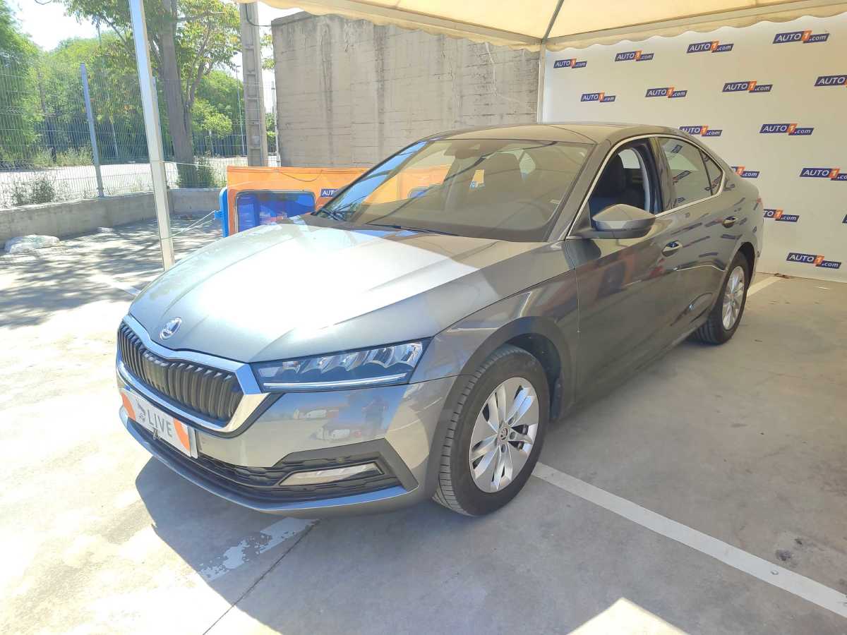 Frontal izquierda
