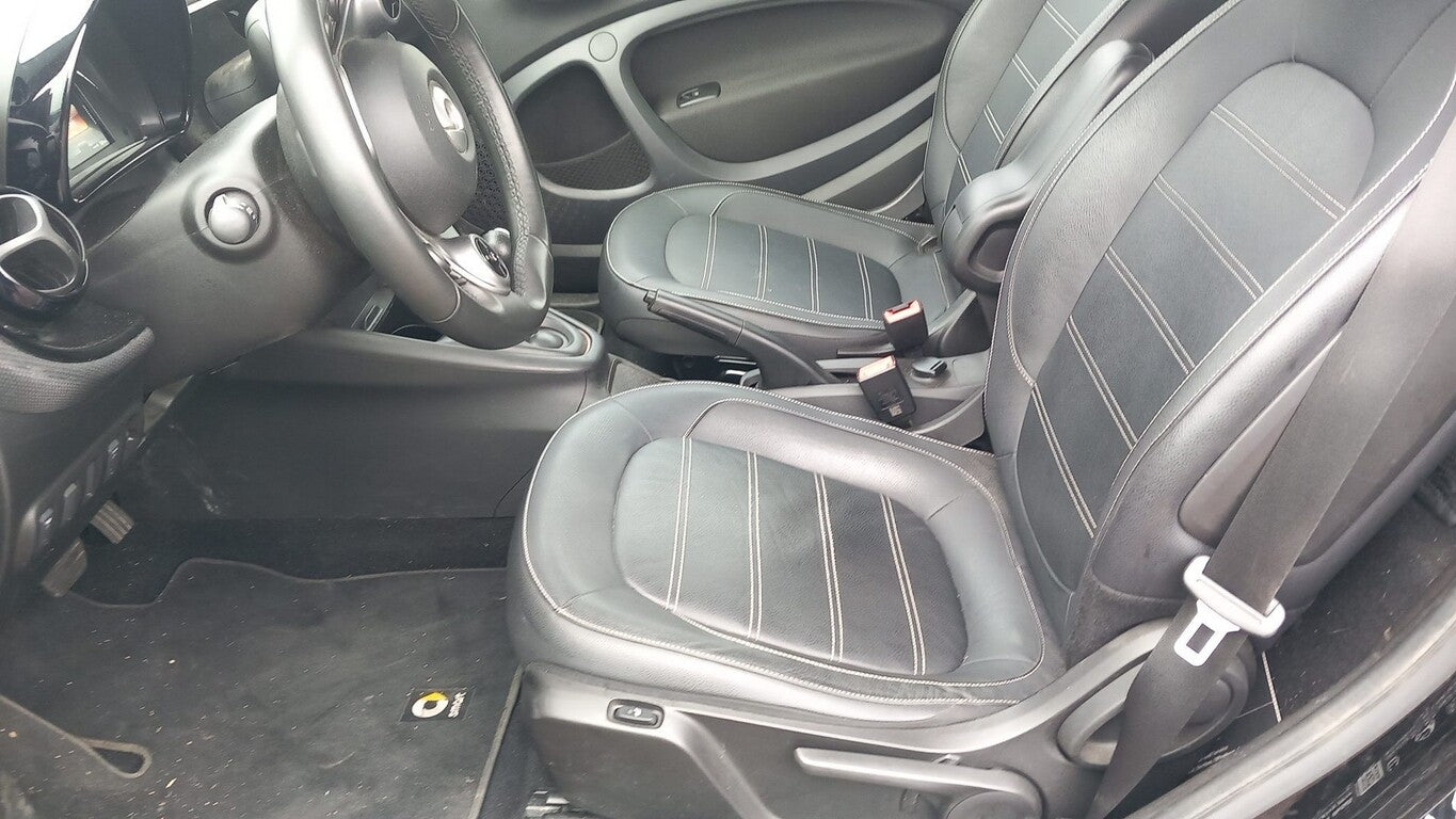 Smart fortwo coupe EQ prime LED Nav Pano Kam PDC SHZ   144144570 5