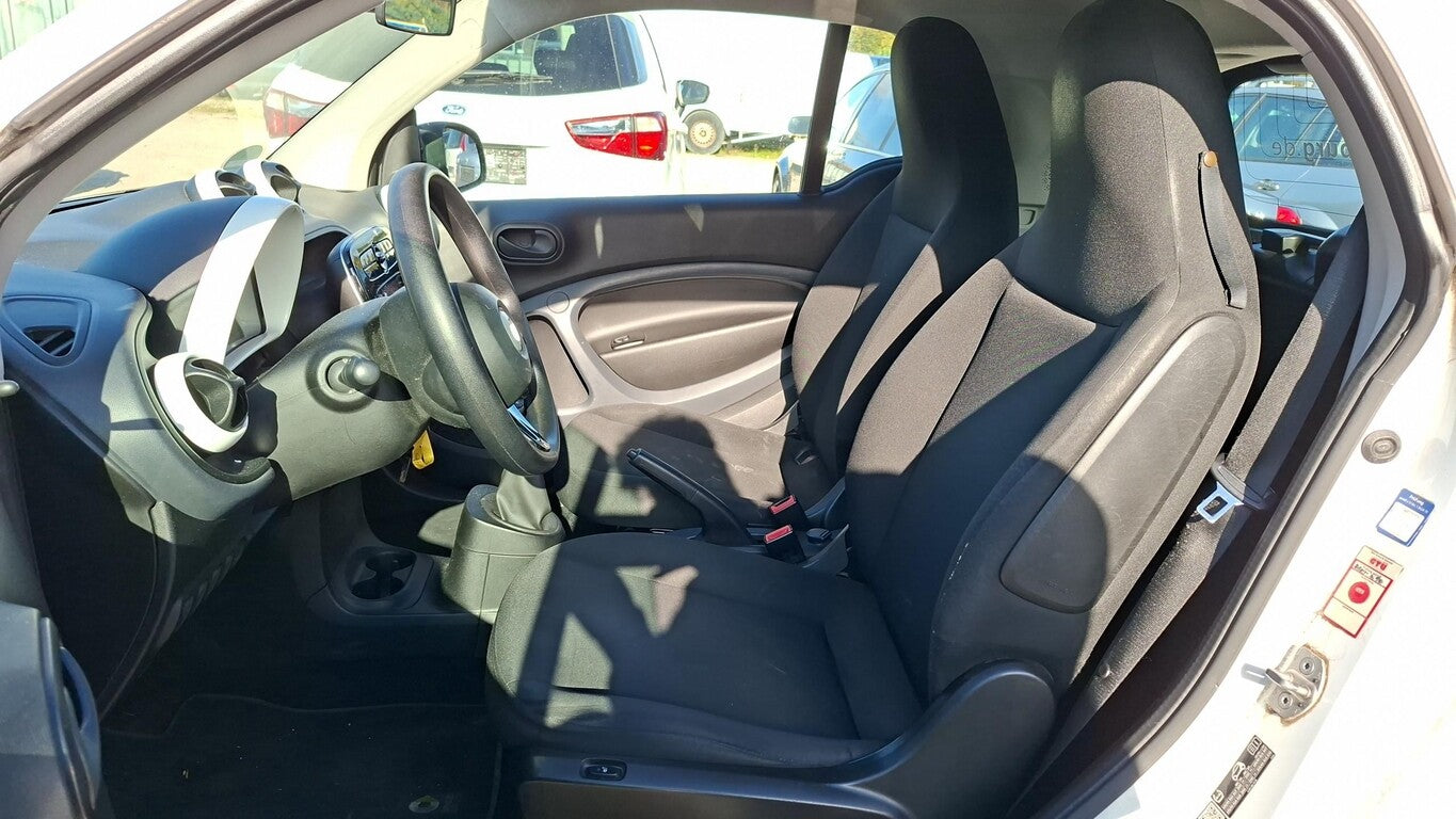 Smart fortwo coupe (52kW) Klimaaut. SHZ BT GRA 139039616 6