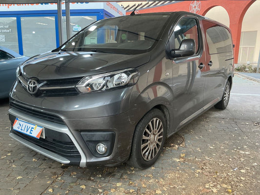 Frontal izquierda