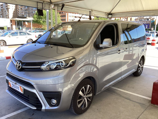 Frontal izquierda