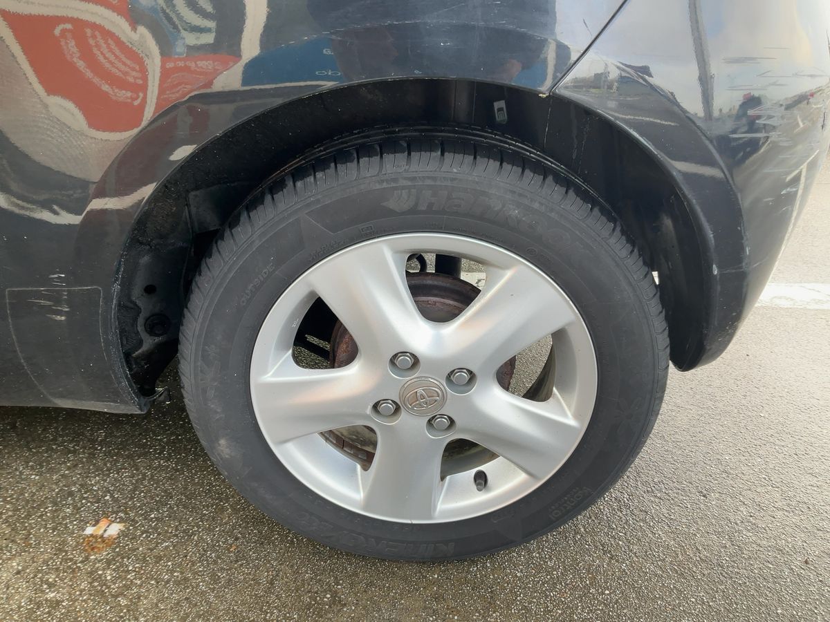 Neumático trasero izquierdo