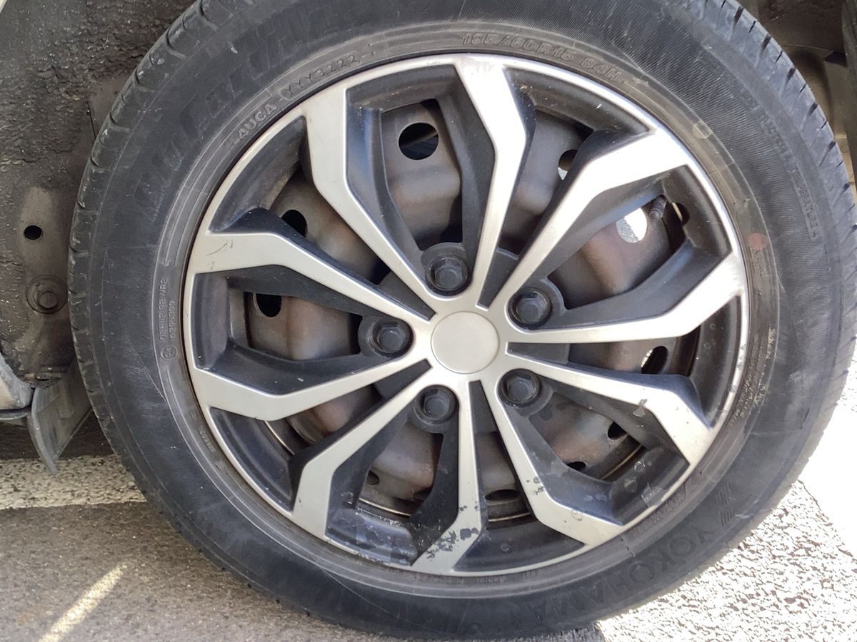 Neumático trasero izquierdo