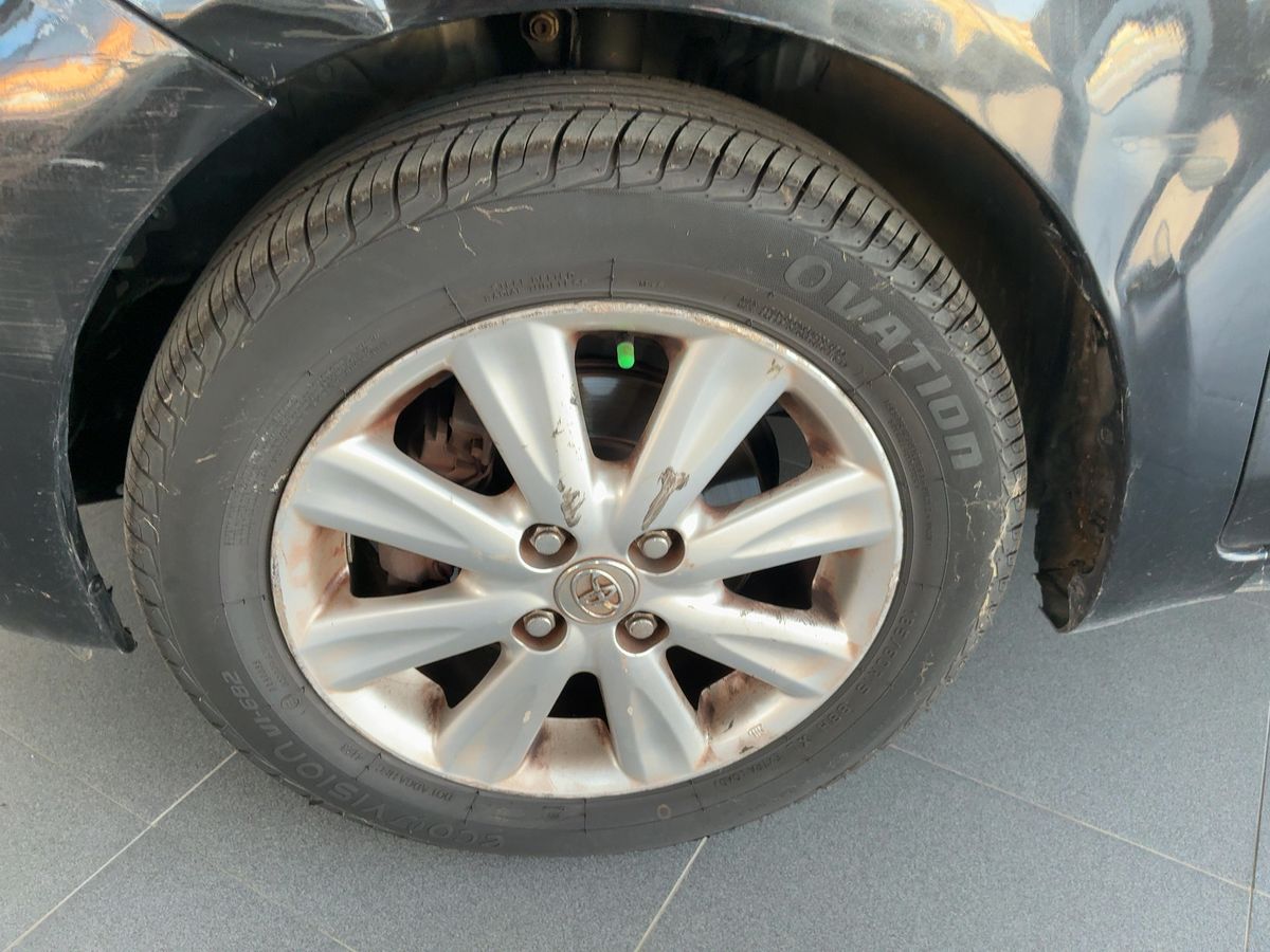 Neumático delantero izquierdo