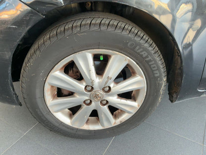 Neumático delantero izquierdo