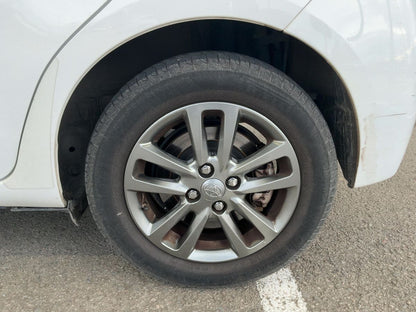 Neumático trasero izquierdo