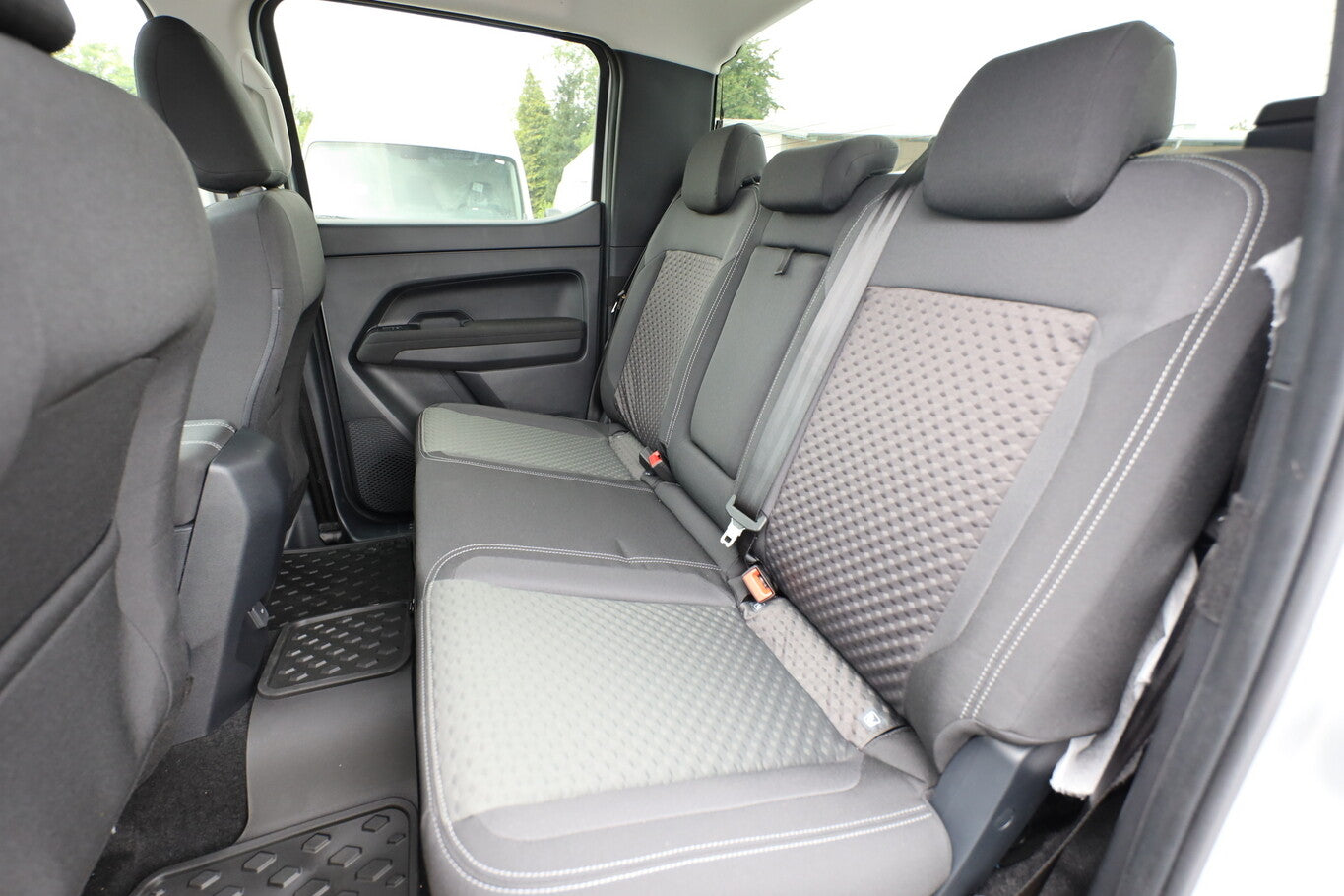 Volkswagen Amarok 2.0 TDI 205 DSG 4M Life AHK Kam ACC PDC  107880778 9