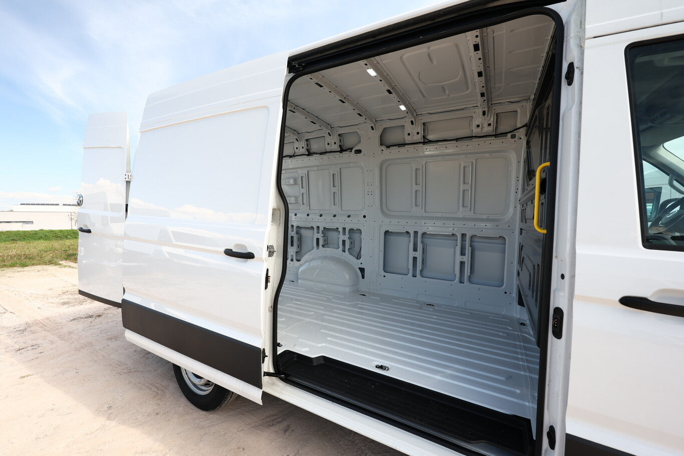 Volkswagen Crafter 30 2.0 TDI 140 L3H3 Ready2D PDC Temp 3-S 107312081 9