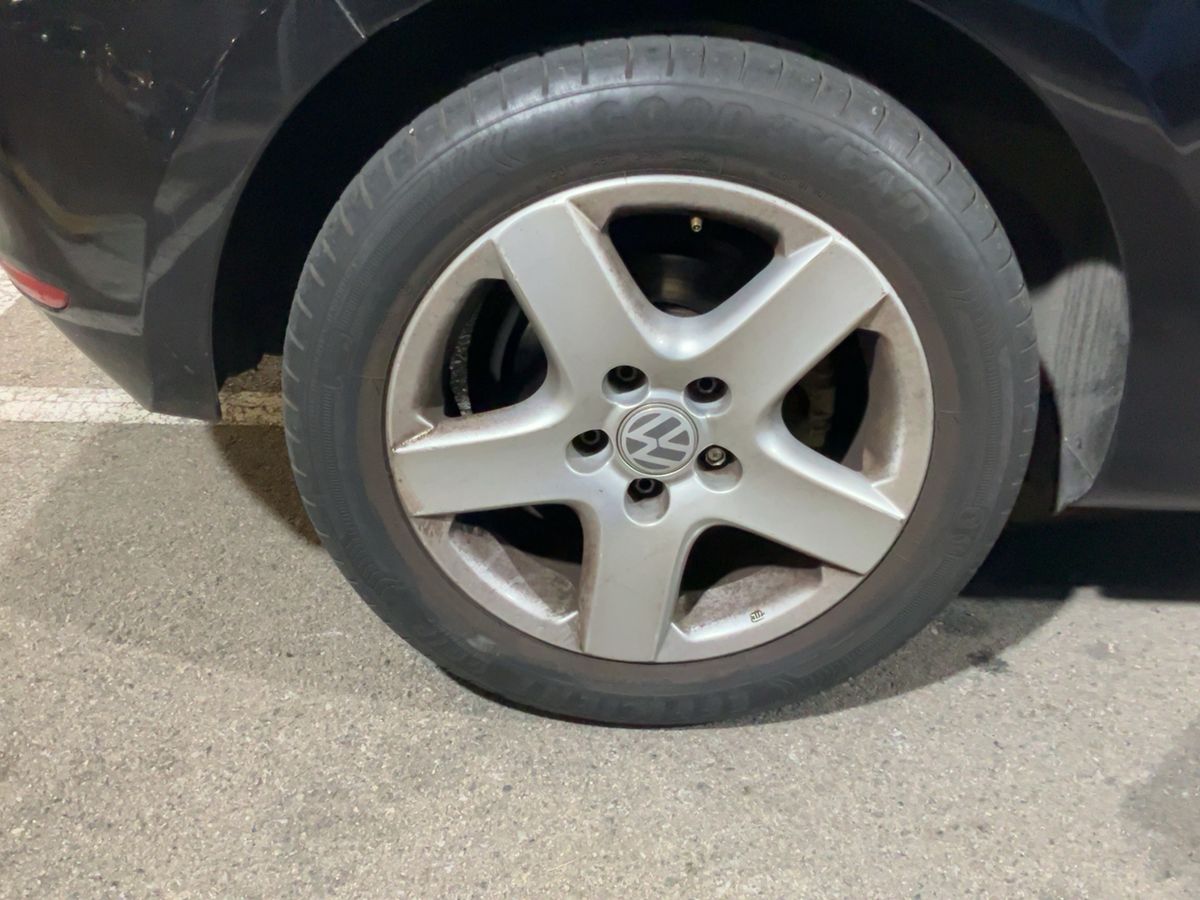 Neumático trasero derecho