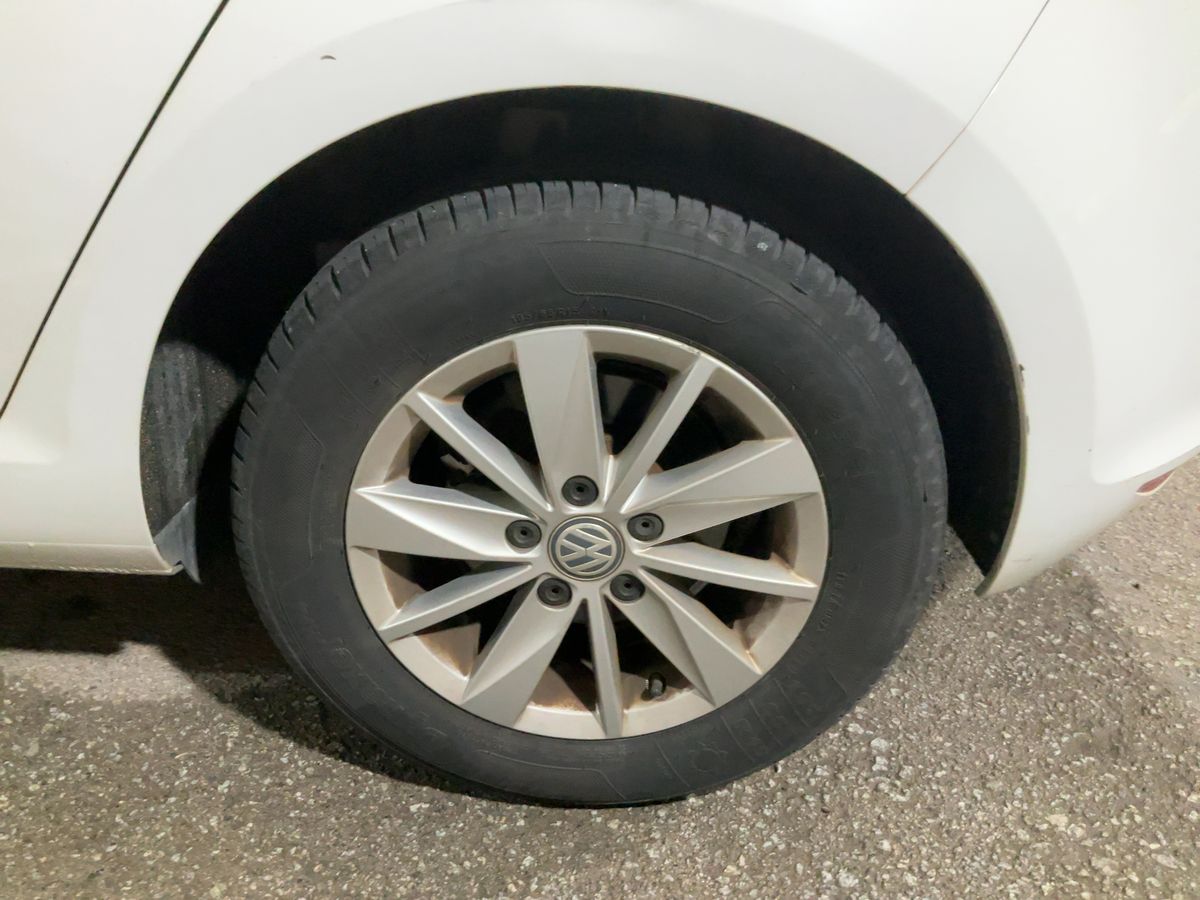 Neumático trasero izquierdo