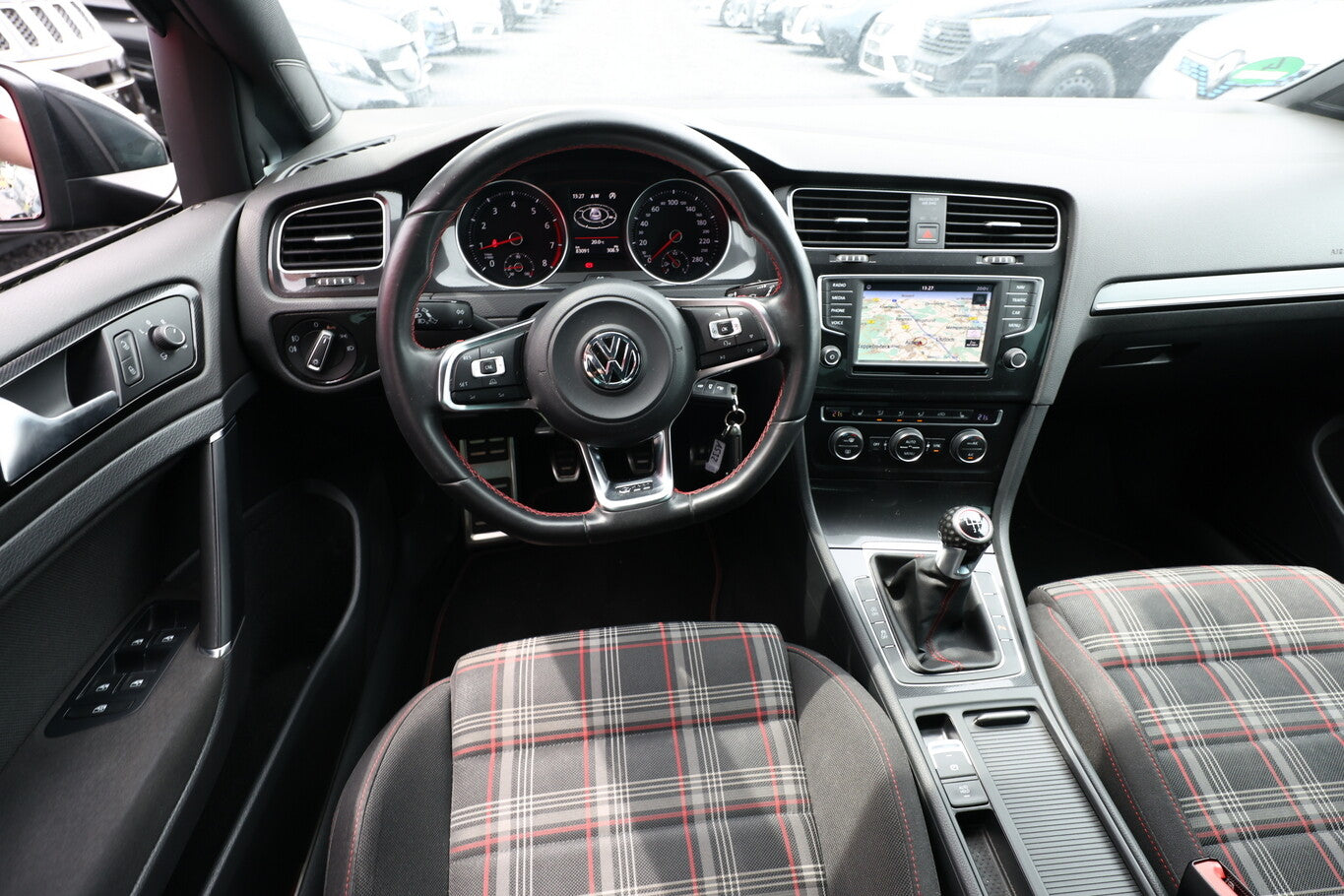 Volkswagen Golf VII 2.0 GTI Performance 230 Nav SHZ PDC AHK 124609947 6