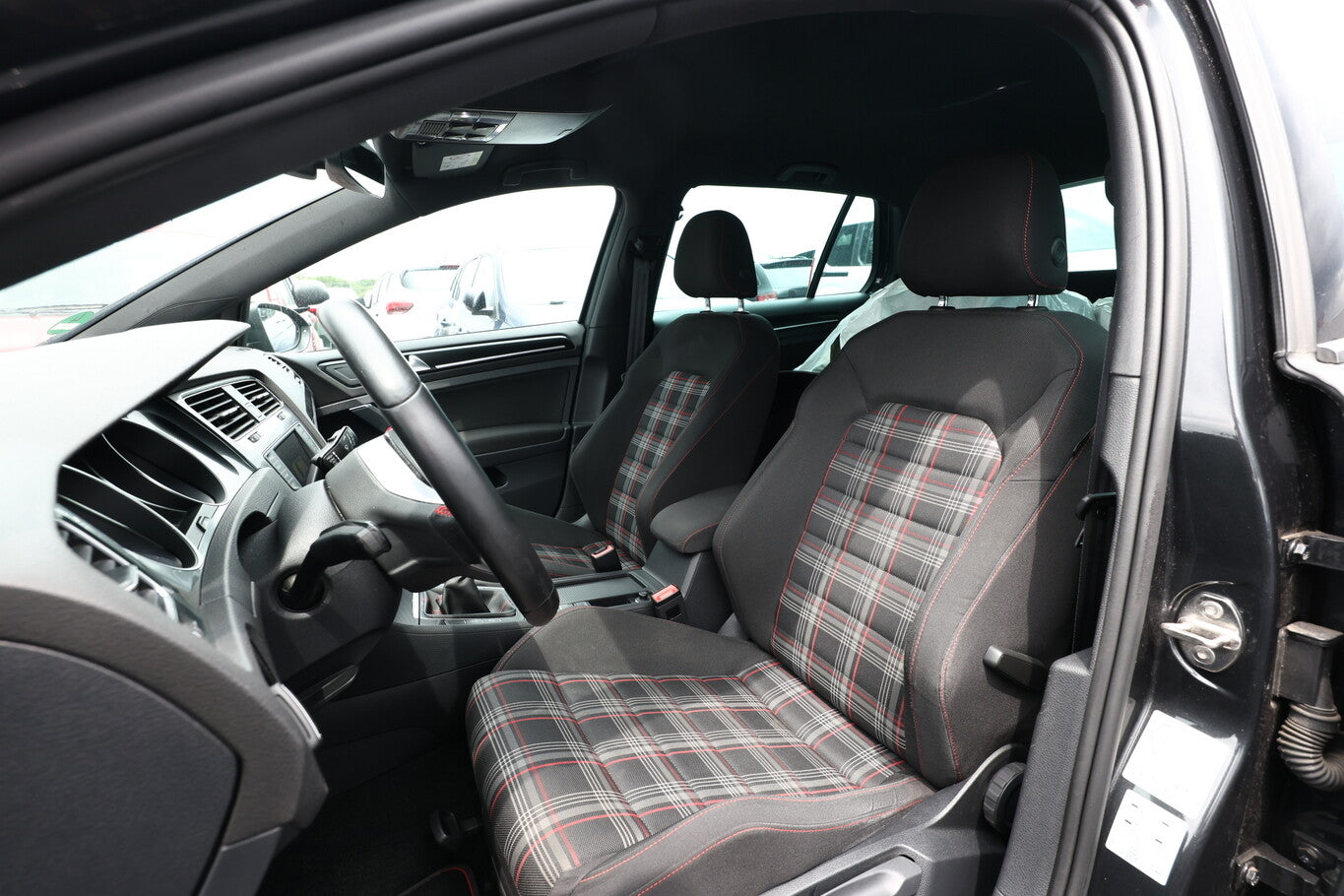 Volkswagen Golf VII 2.0 GTI Performance 230 Nav SHZ PDC AHK 124609947 5