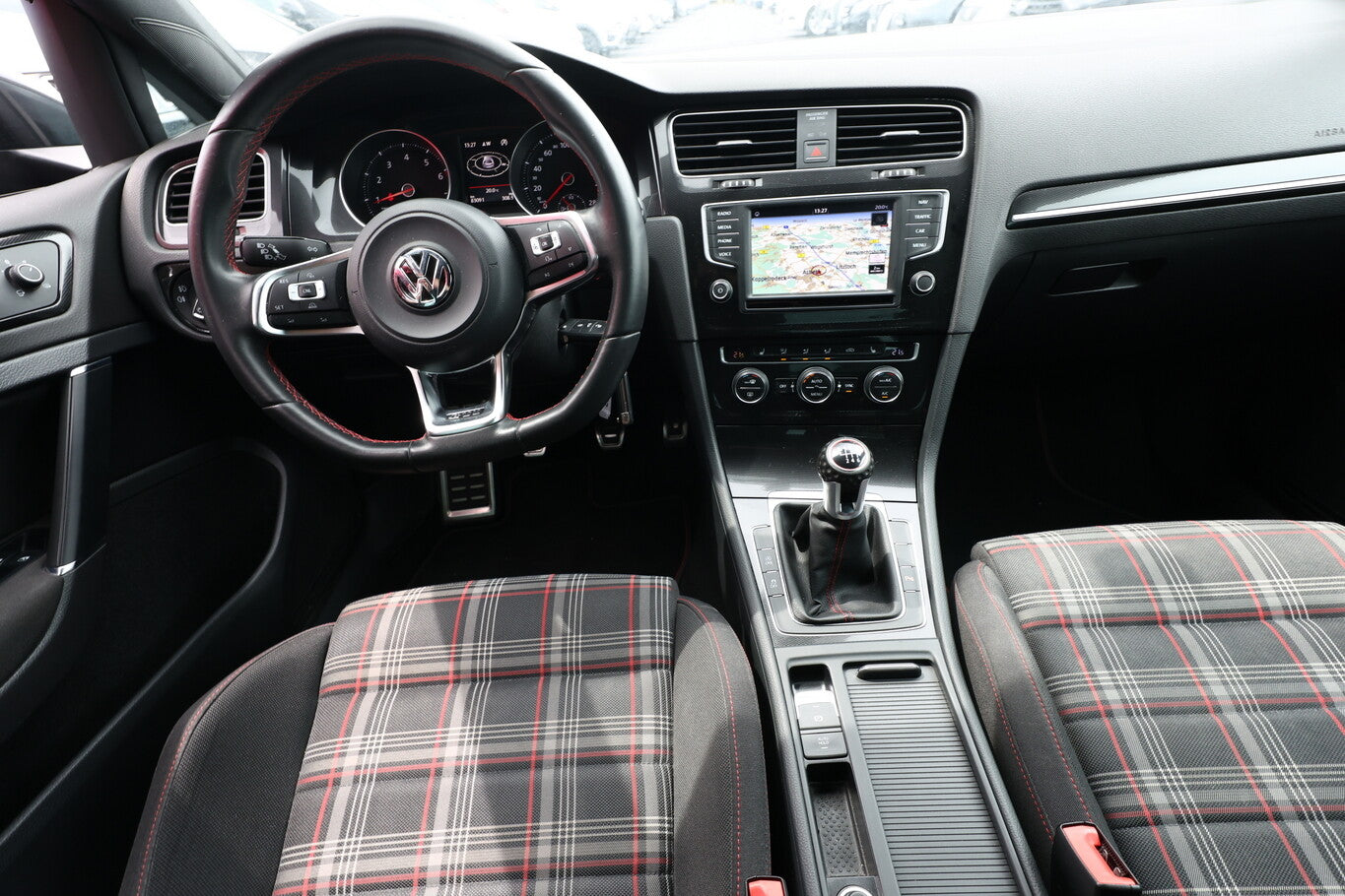 Volkswagen Golf VII 2.0 GTI Performance 230 Nav SHZ PDC AHK 124609947 7