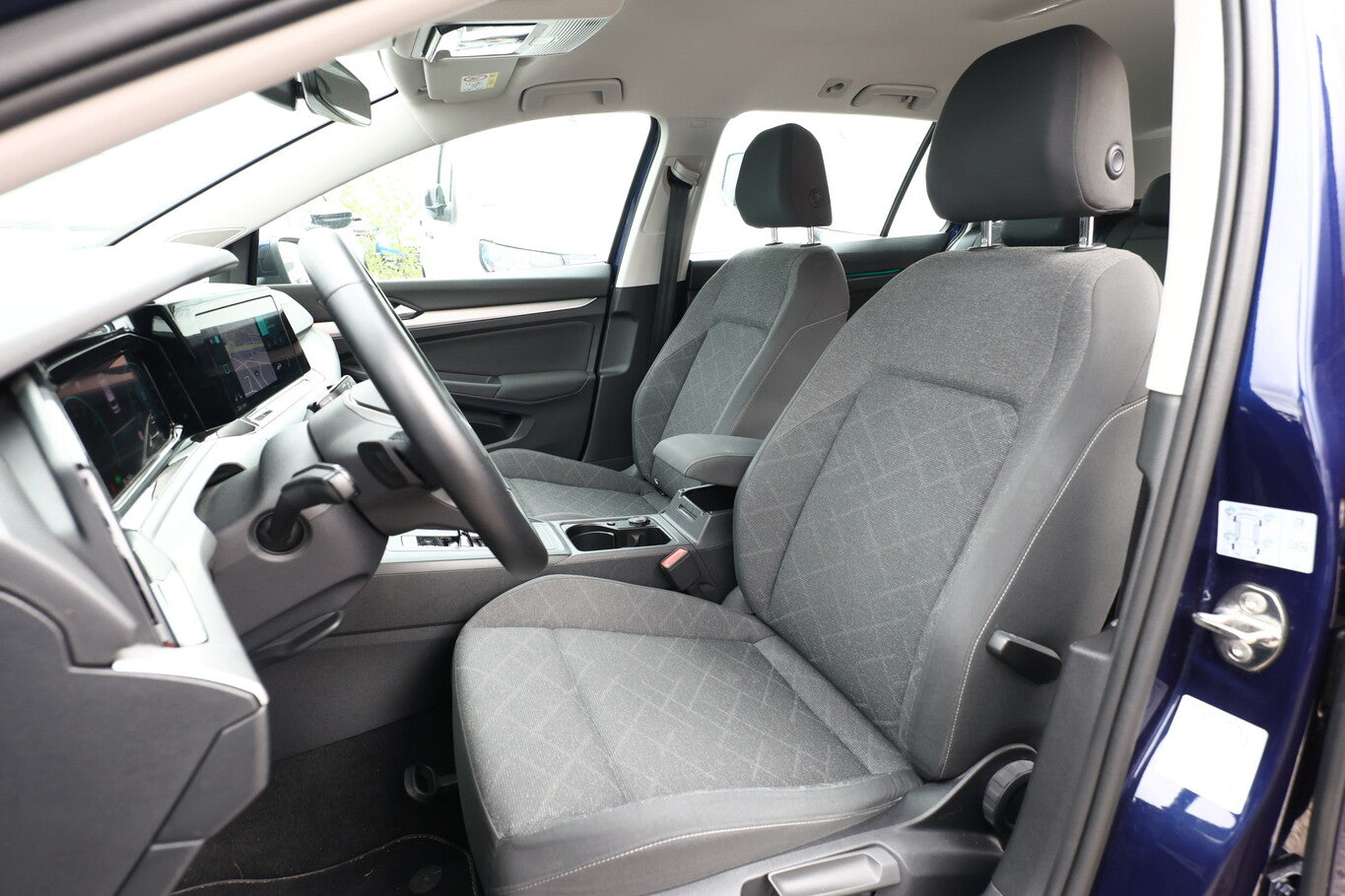 Volkswagen Golf VIII 1.5 eTSI 130 DSG Life Nav LED+ ACC eHk 134758497 5