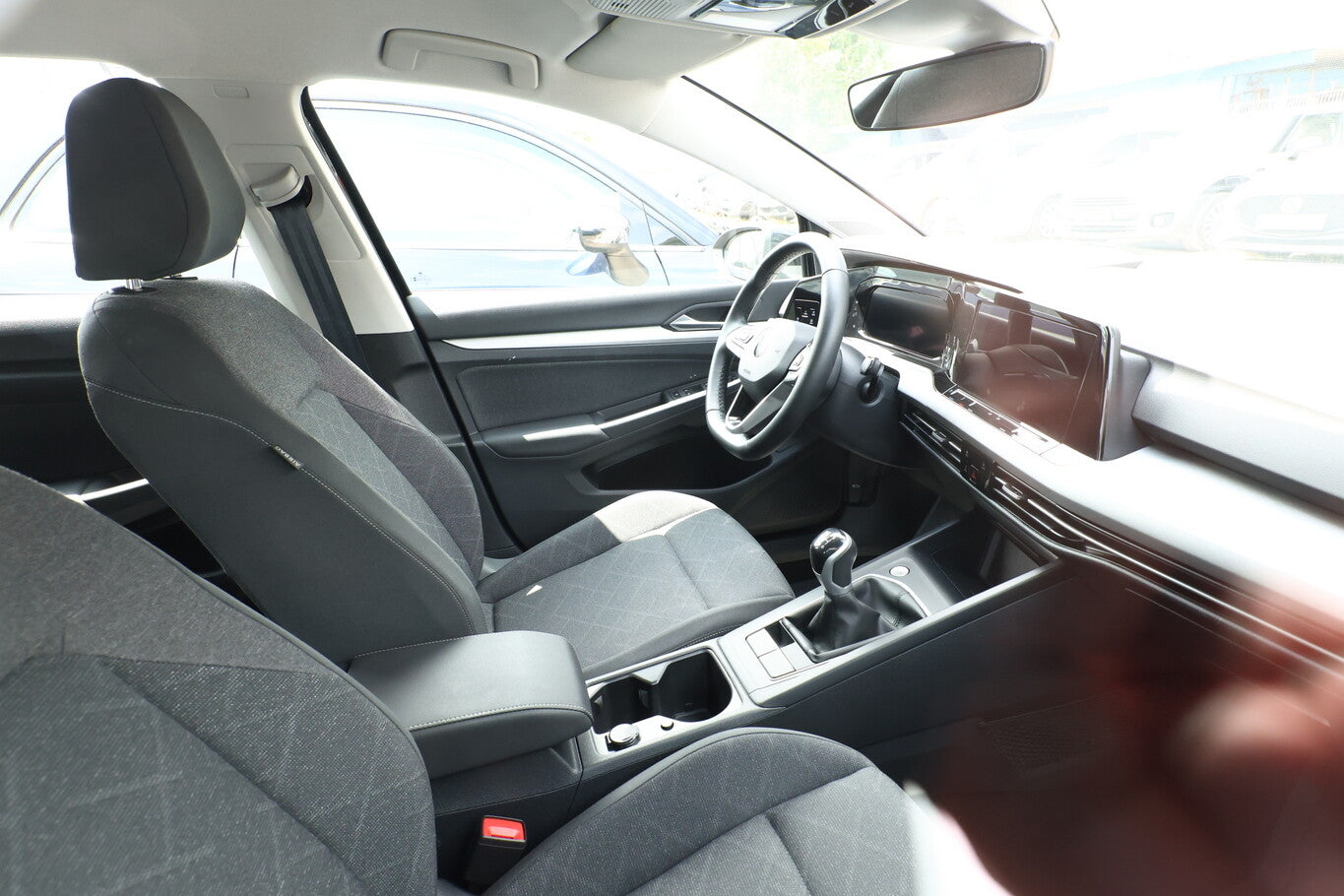 Volkswagen Golf VIII Variant 1.5 TSI 150 Life LED AppC SHZ 130437009 5