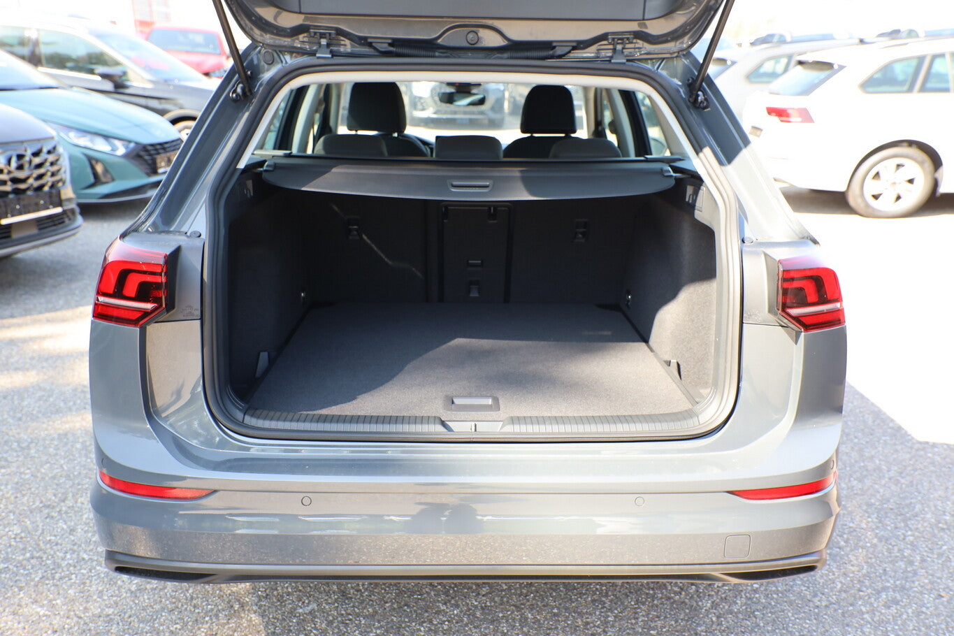 Volkswagen Golf 8 Var. TSI 116 FACELIFT KAM SHZ R2D DigCo+ 84774816 10