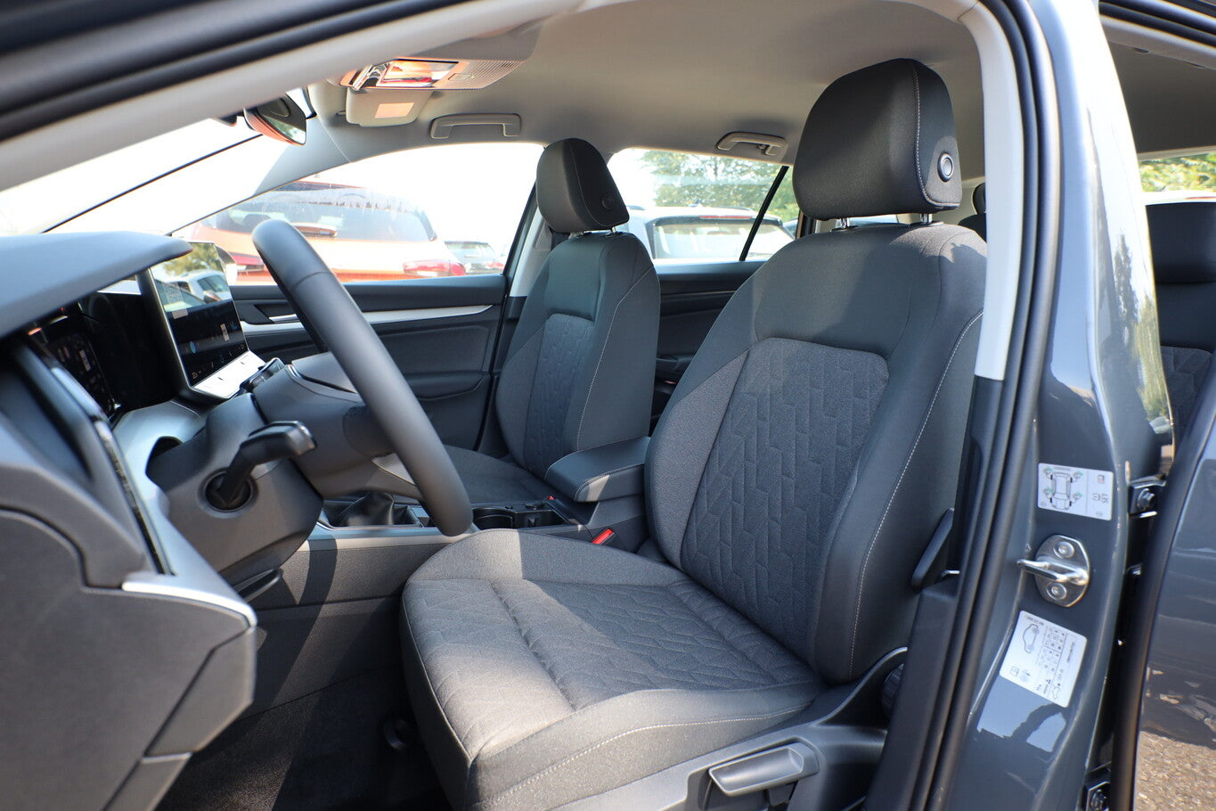 Volkswagen Golf 8 Var. TSI 116 FACELIFT KAM SHZ R2D DigCo+ 84774816 5