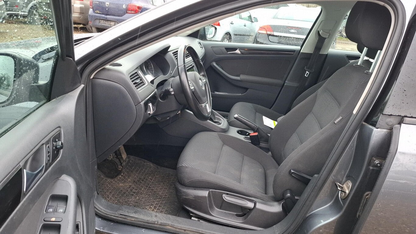 Volkswagen Jetta 1.2 TSI CL AHK PDC LM SHZ Climatr GRA 151090569 6