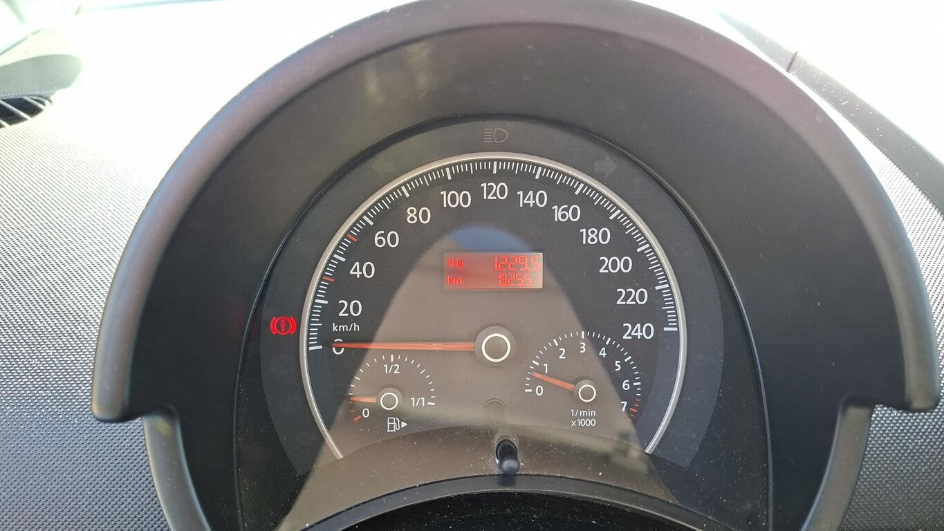 Volkswagen New Beetle 1.6 SD Klima LM PDC GRA ZV 169189349 7