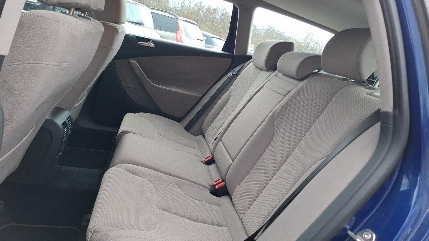 Volkswagen Passat Variant 1.6 FSI Comfortline AHK Navi PDC 145902233 7