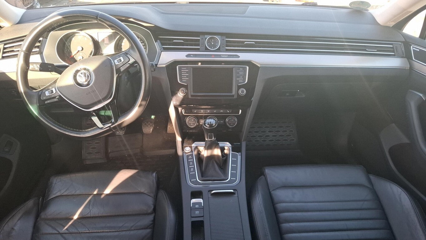 Volkswagen Passat Variant 1.8 TSI Highl Leder ACC LED Keyl 141772933 4