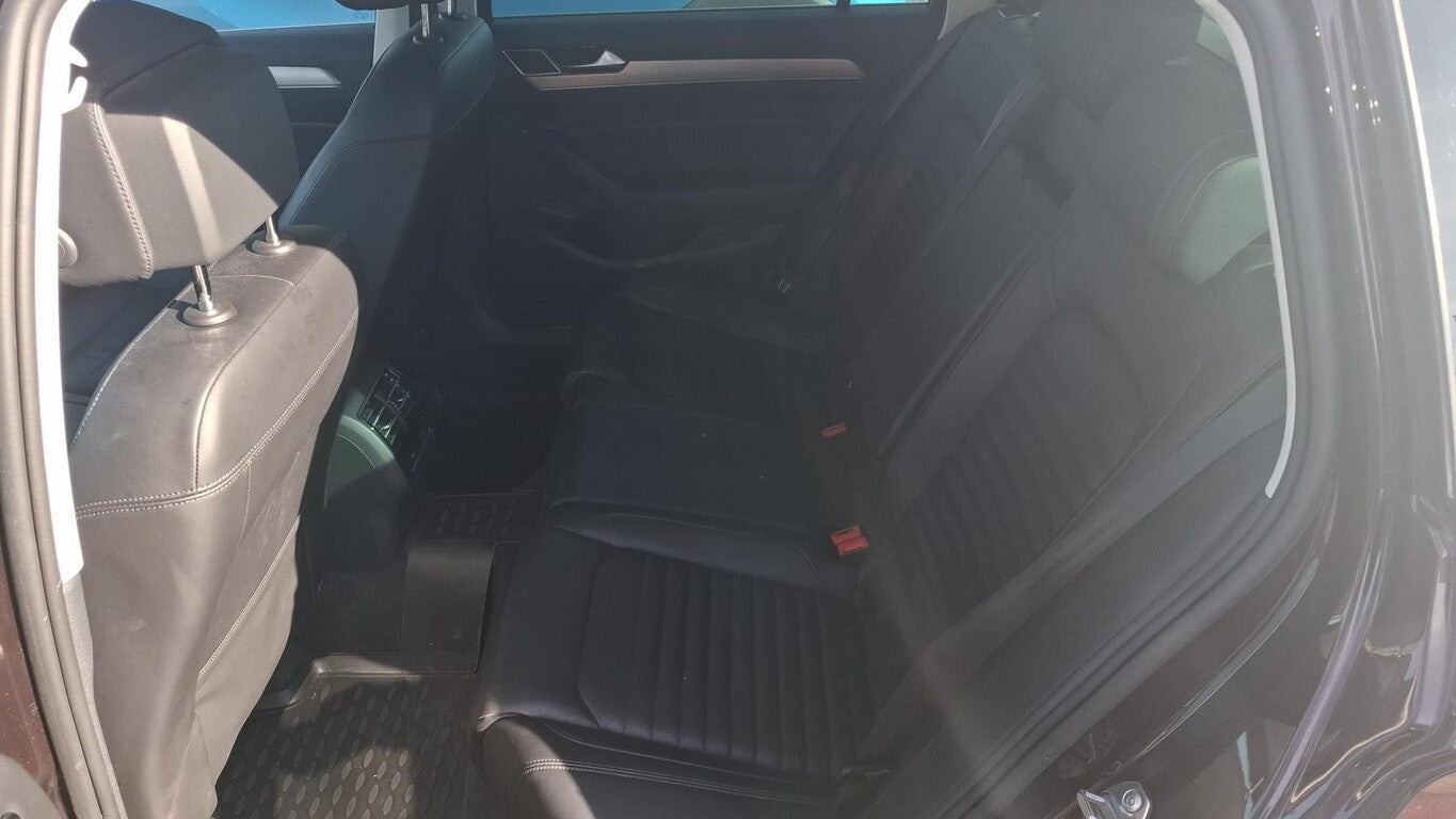 Volkswagen Passat Variant 1.8 TSI Highl Leder ACC LED Keyl 141772933 7