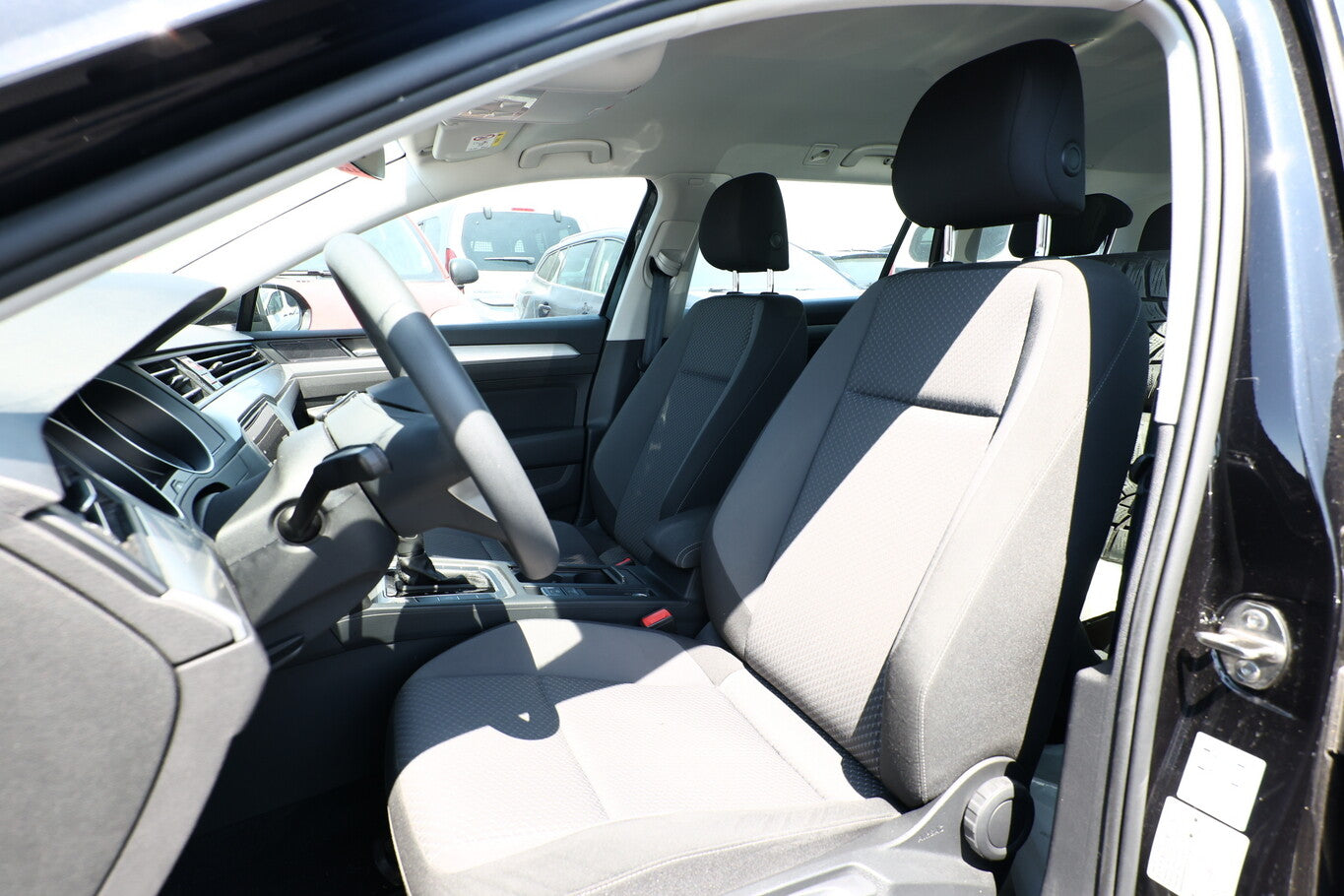 Volkswagen Passat Variant 1.6 TDI 120 DSG LED Nav SHZ AppCo 142397643 5