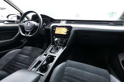 Volkswagen Passat 2.0 TDI 240 DSG 4M Highline ACC AHK Nav 140110885 8