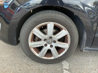 Neumático delantero izquierdo