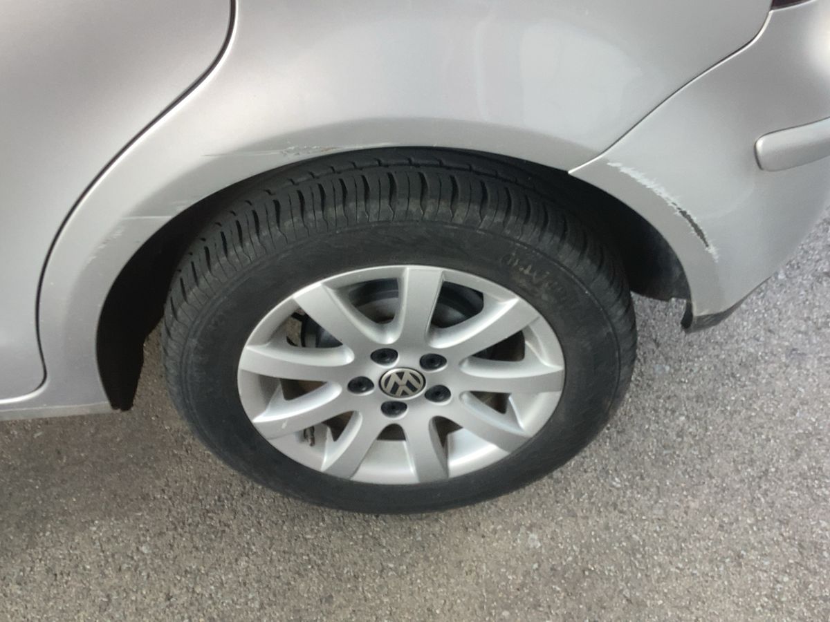 Neumático trasero izquierdo