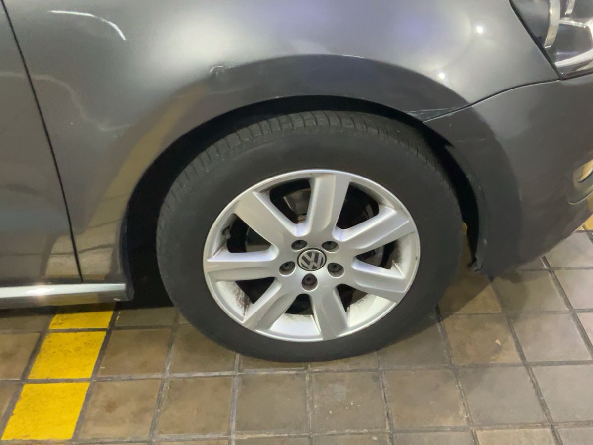 Neumático delantero derecho