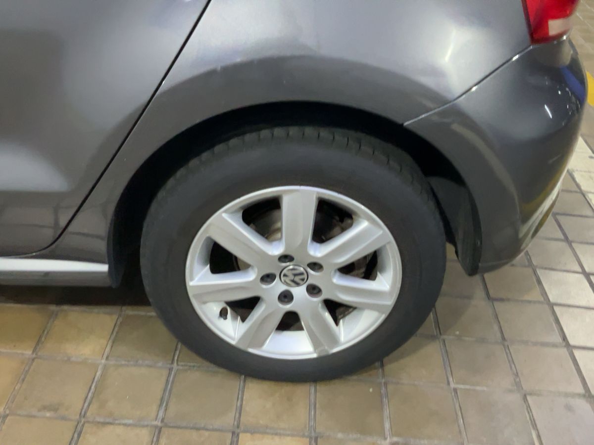 Neumático trasero izquierdo