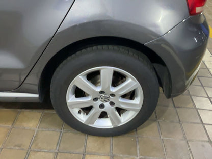 Neumático trasero izquierdo