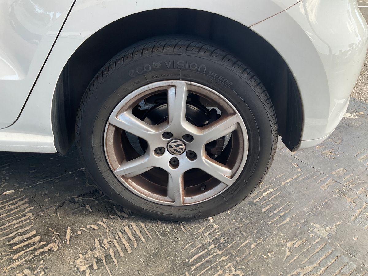 Neumático trasero izquierdo