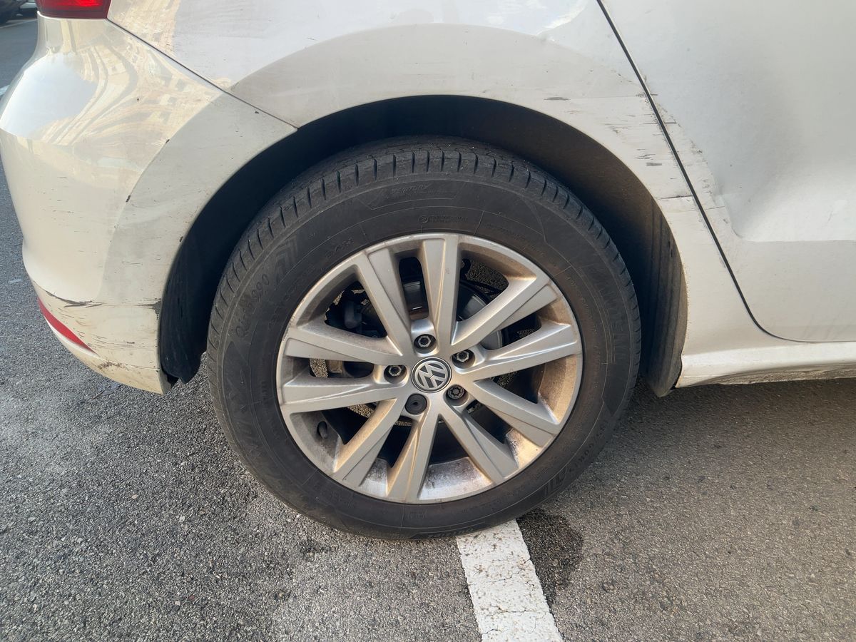 Neumático trasero derecho