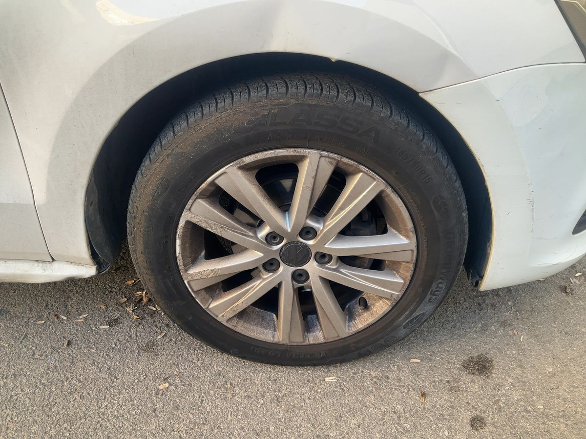 Neumático delantero derecho