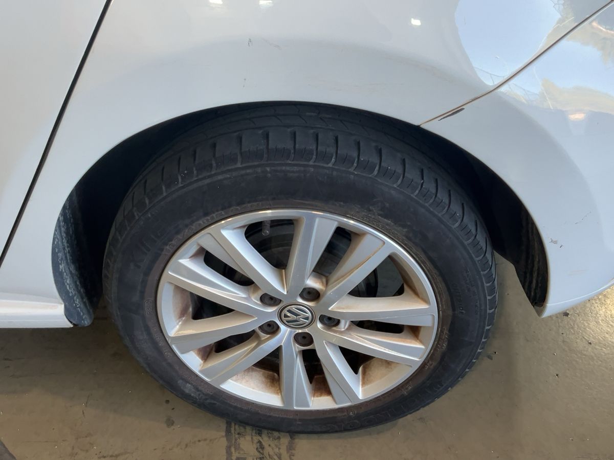 Neumático trasero izquierdo