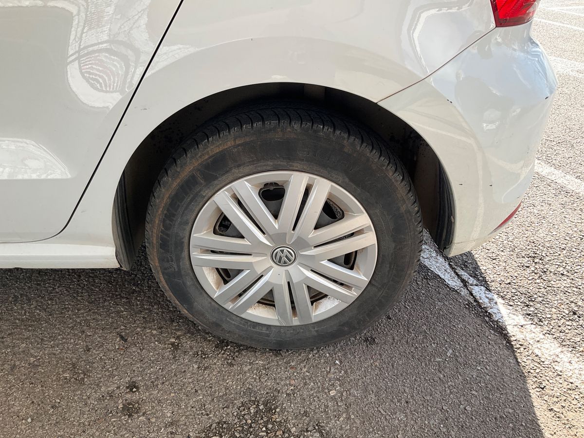 Neumático trasero izquierdo