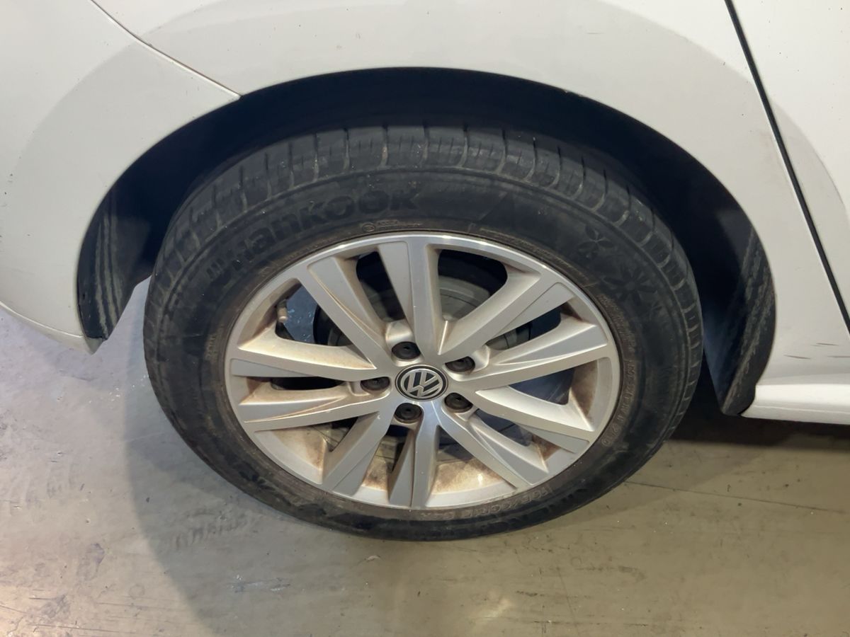 Neumático trasero derecho