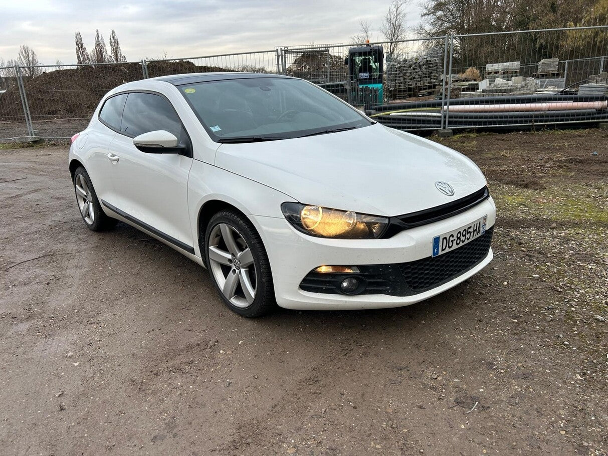 Volkswagen Scirocco 2.0 TDI DSG Pano SportP Navi PDC Keyles 147587530 1