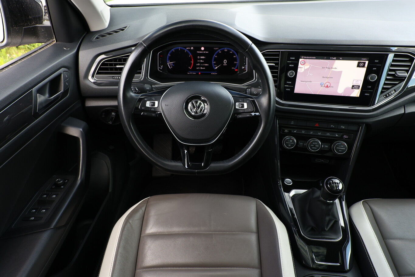 Volkswagen T-Roc 1.5 TSI 150 Sport Leder Pano ACC LED AHK  121223308 6