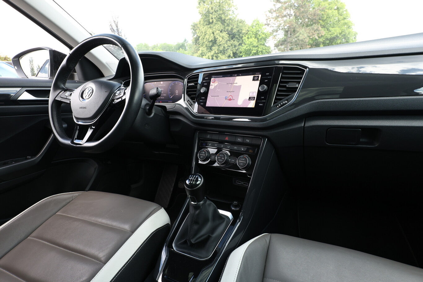 Volkswagen T-Roc 1.5 TSI 150 Sport Leder Pano ACC LED AHK  121223308 8
