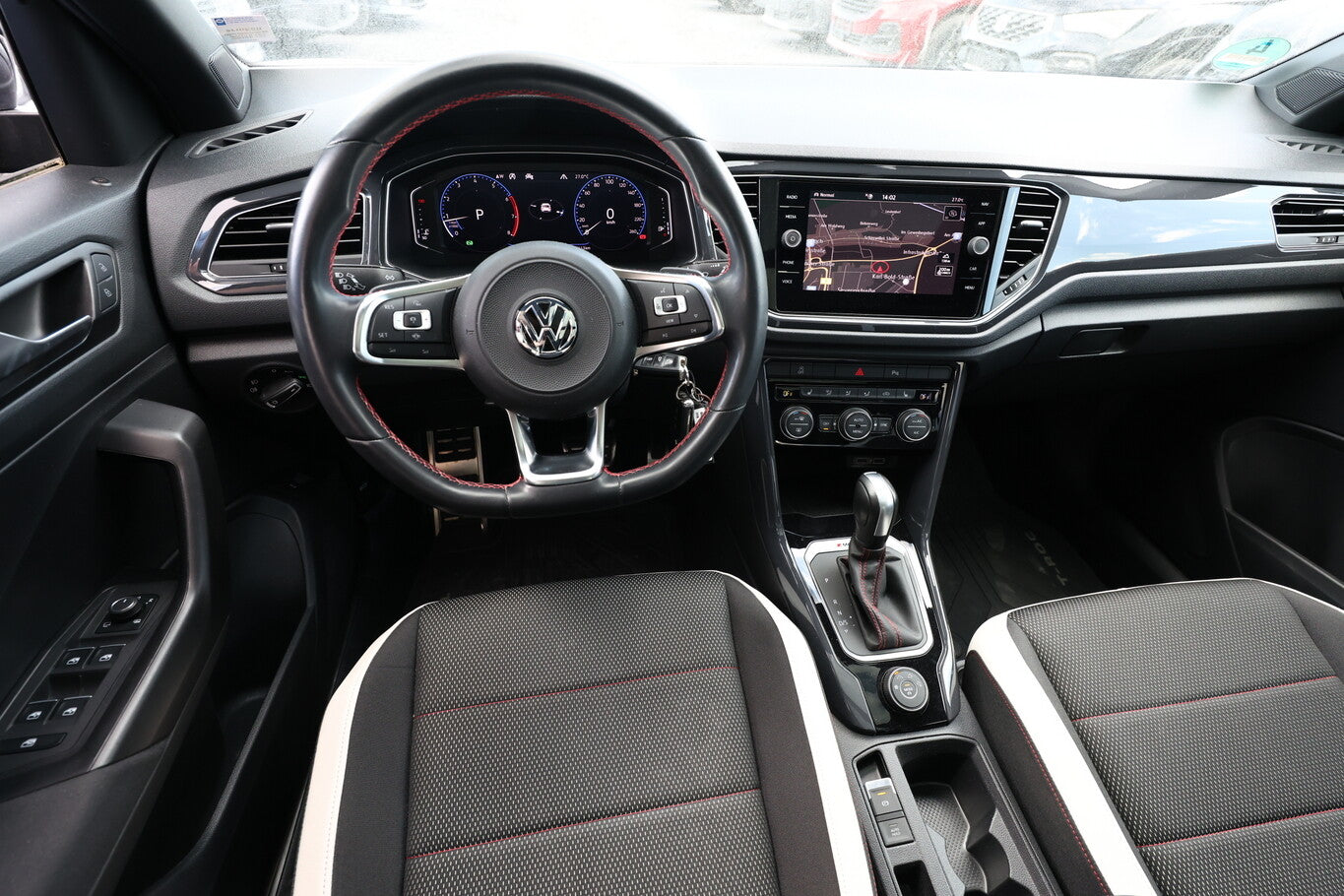 Volkswagen T-Roc 2.0 TSI 190 DSG 4M Sport Pano Nav PDC AID 120485933 6