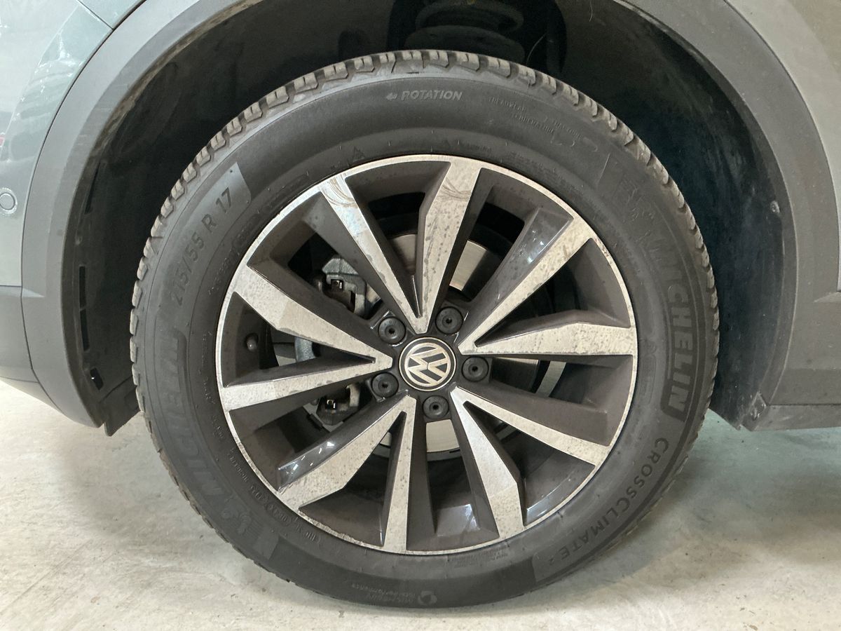 Neumático delantero izquierdo