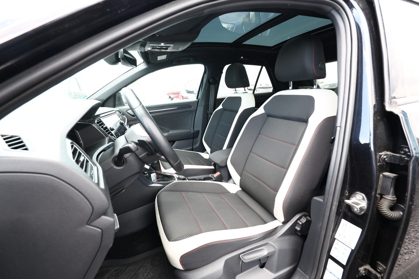 Volkswagen T-Roc 2.0 TSI 190 DSG 4M Sport Pano Nav PDC AID 120485933 5