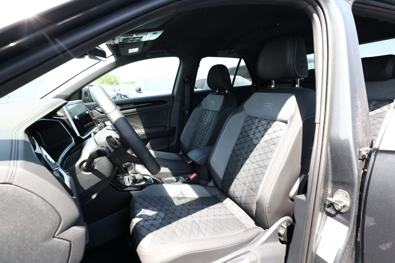 Volkswagen T-Roc 2.0 TDI 150 DSG R-Line LED Nav. PDC 120481531 5