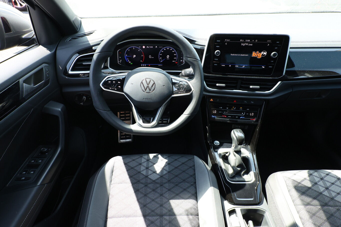 Volkswagen T-Roc 2.0 TDI 150 DSG R-Line LED Nav. PDC 120481531 6