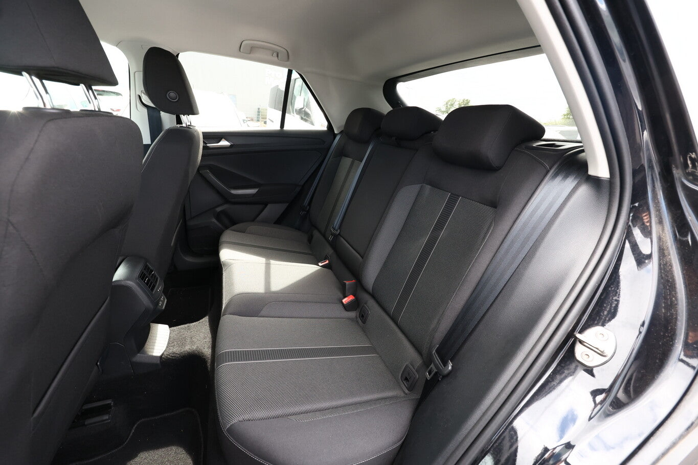 Volkswagen T-Roc 1.5 TSI 150 2Z-Clim Kam SHZ Keyl ACC PrivG 135851785 9